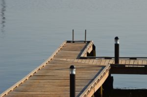 Ponton pour l'accostage d'un bateau