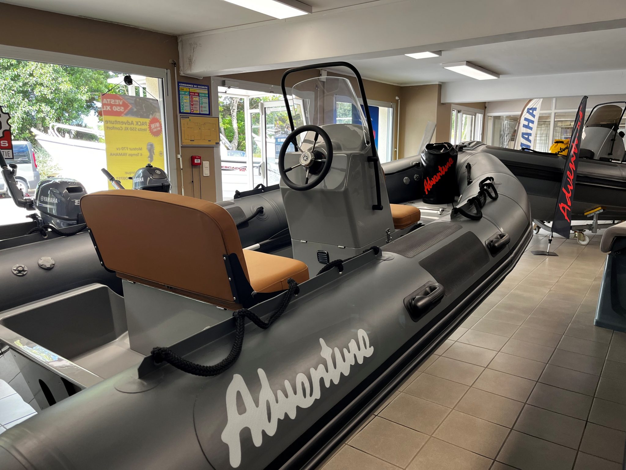 5 Bateau semi-rigide Adventure V500 Evasion